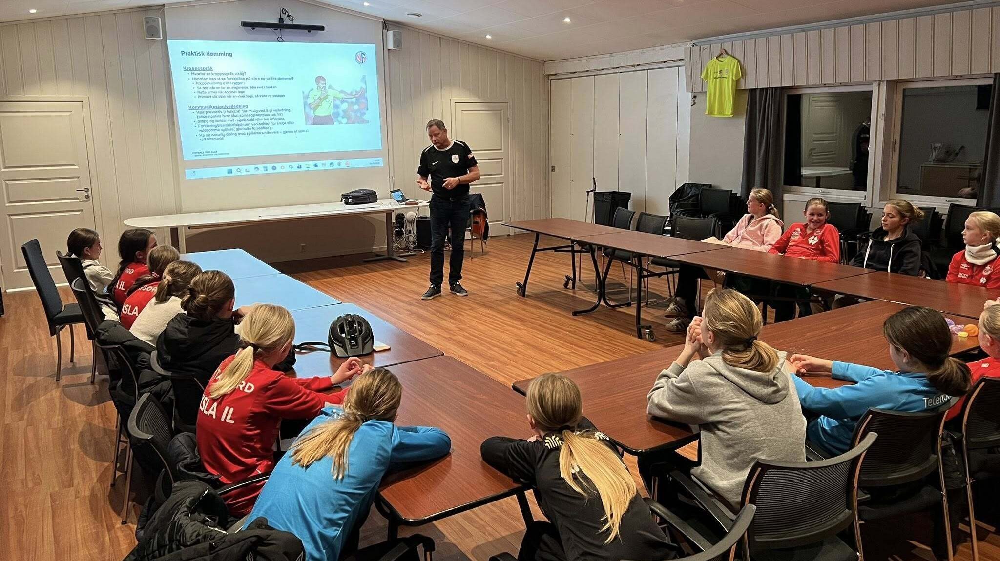 Klubbdommerkurs i fotball