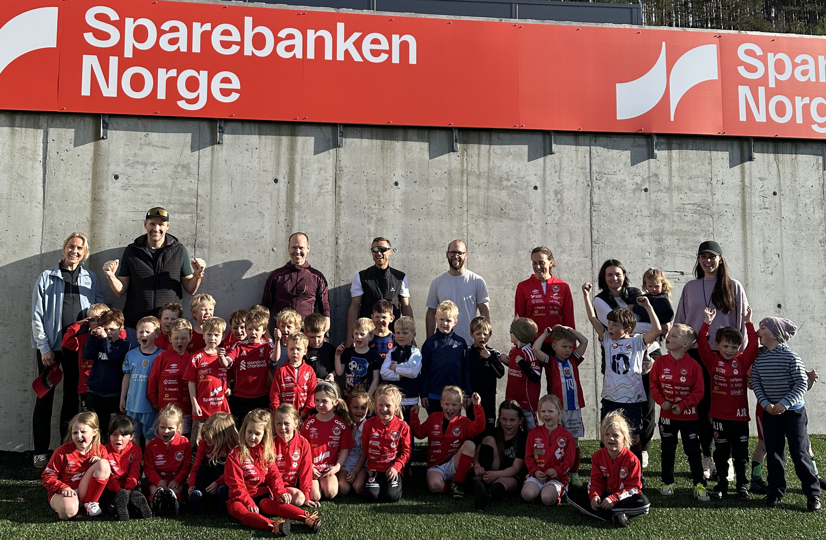 Jenter og Gutter født i 2020 er i full gang med fotball!