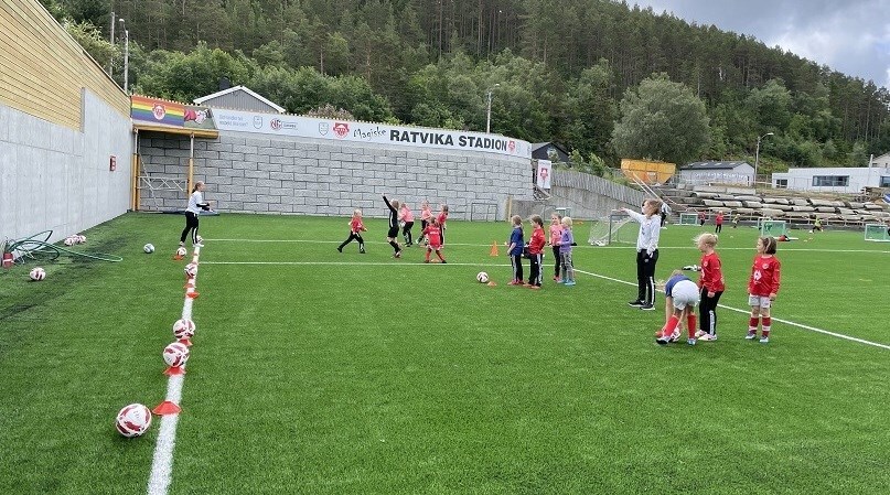 TINE FOTBALLSKOLE er tilbake!