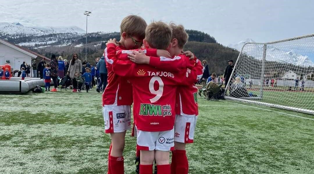 Jente og gutt 2017 med sin første miniturnering