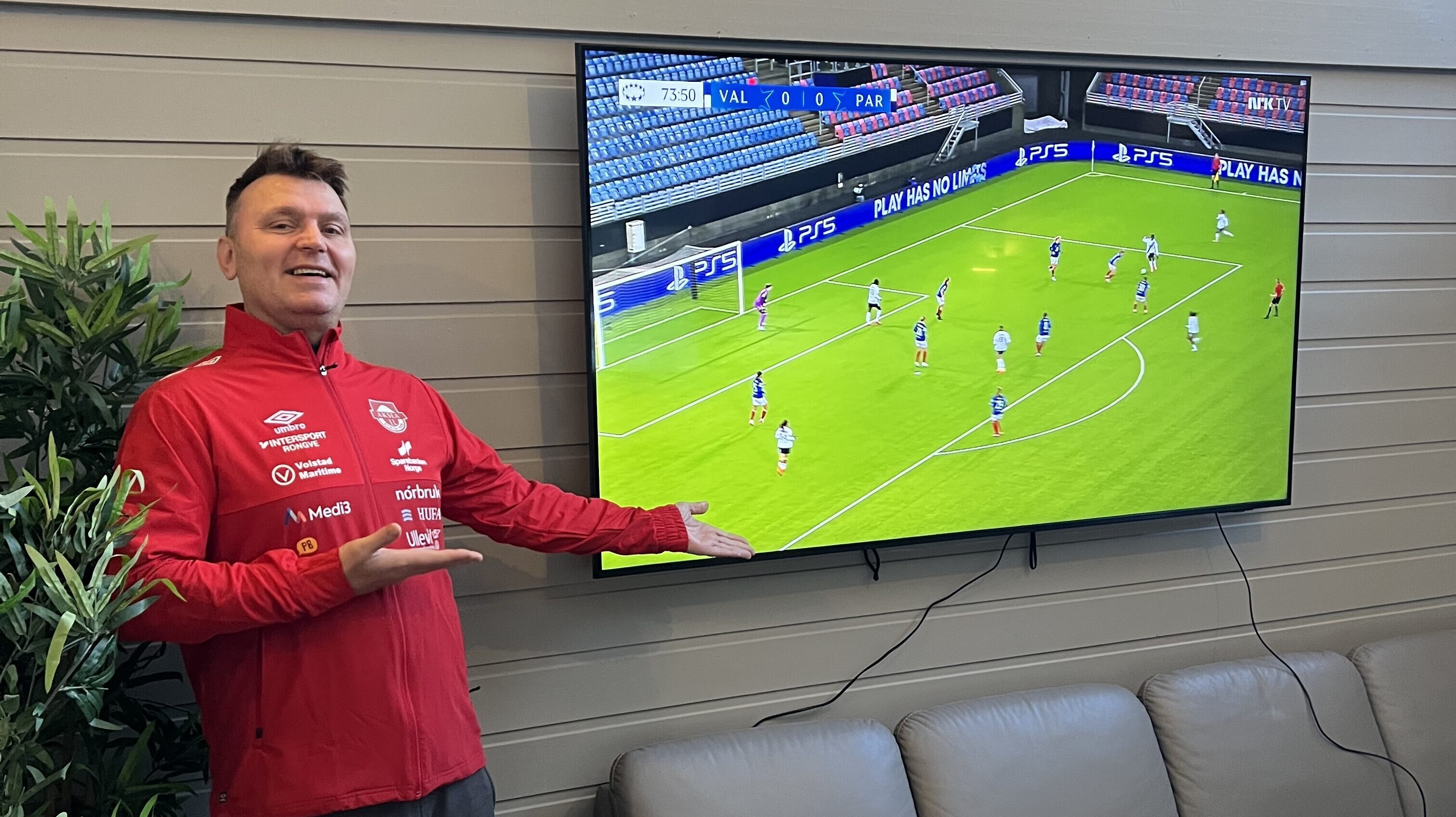 Ny 75” Smart-TV i loungeområdet